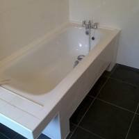 white bathtub
